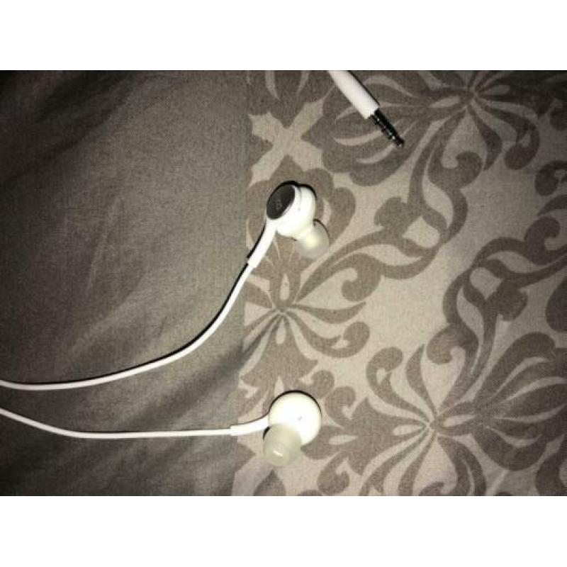 AKG SAMSUNG s10+ oortjes