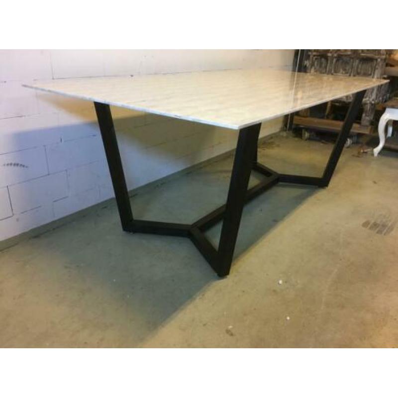 Demomodel eettafel glas 2x1