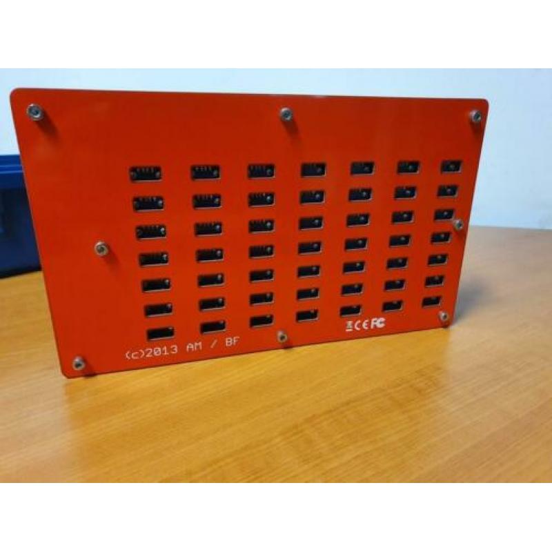 Uitverkoop!! Block erupter 49 port usb 2.0 hub voor €225,-!