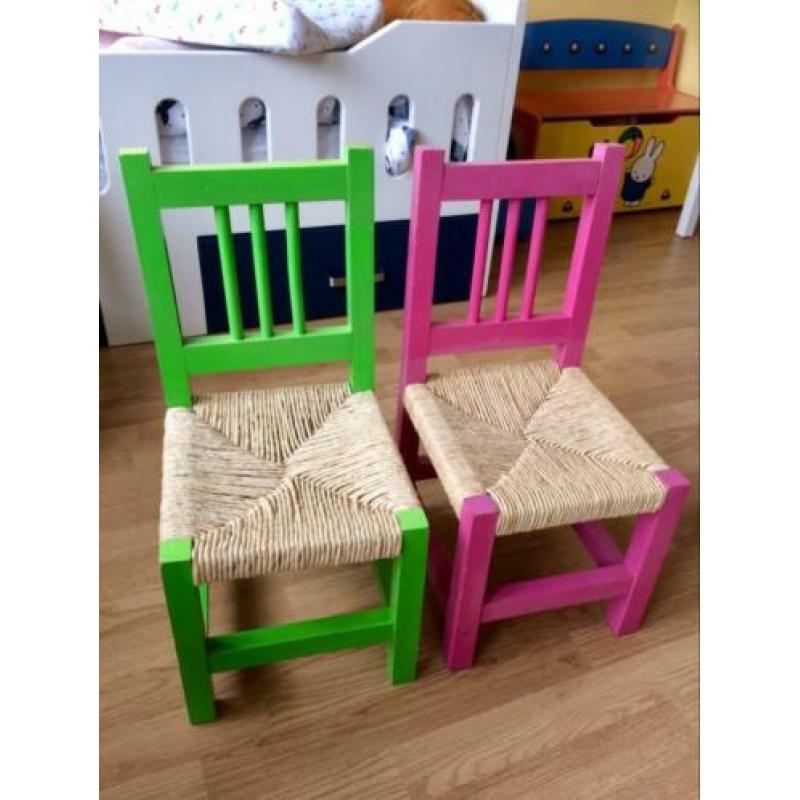 Kindertafeltje met 2 stoeltjes