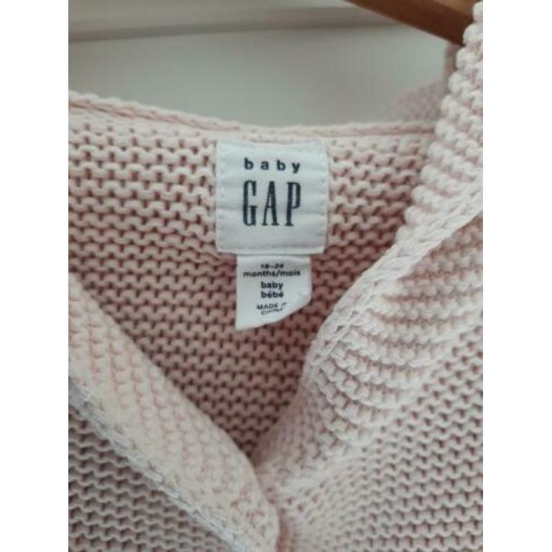 Mooi licht roze vest van Gap. Maat 86