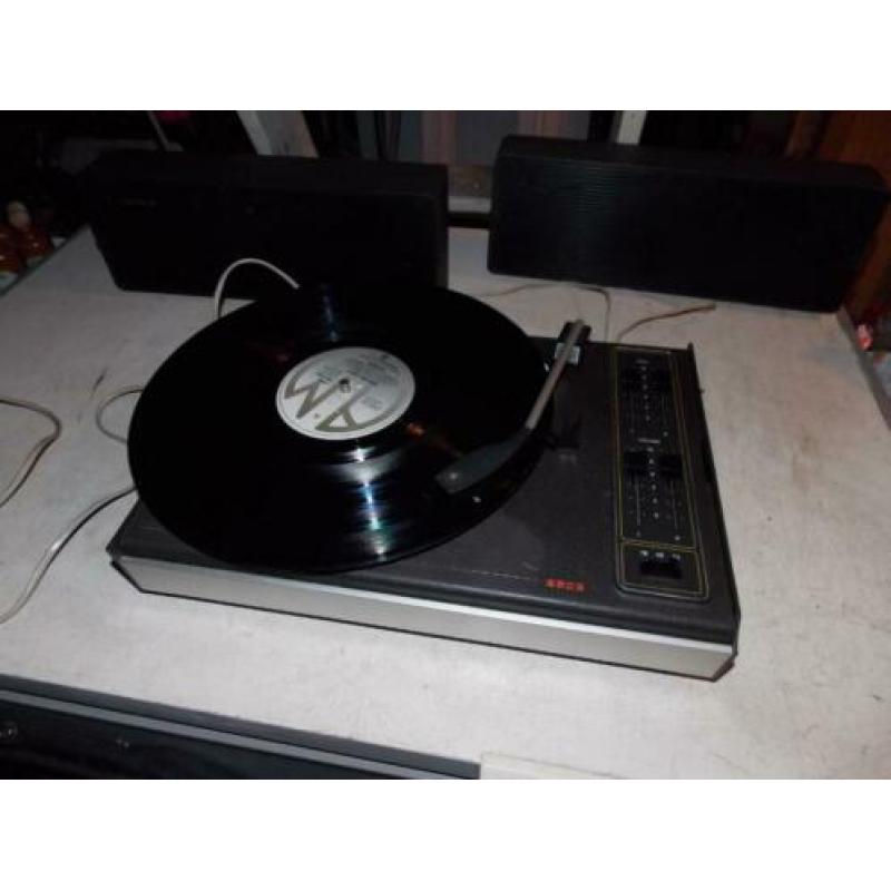 Aristona 2603 platenspeler met ingebouwde versterker en luid