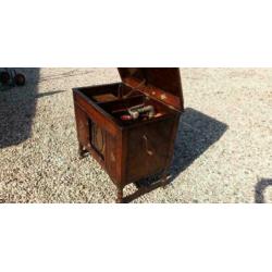 609 a, antieke (goed werkende) grammofoon, GILBERT te koop