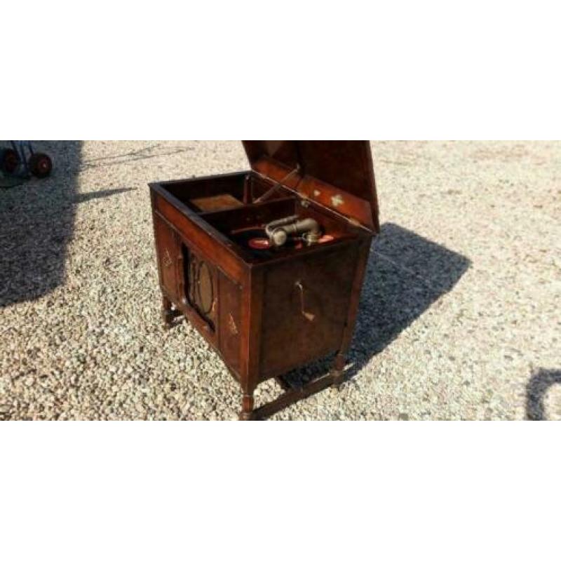 609 a, antieke (goed werkende) grammofoon, GILBERT te koop