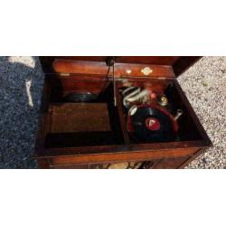 609 a, antieke (goed werkende) grammofoon, GILBERT te koop