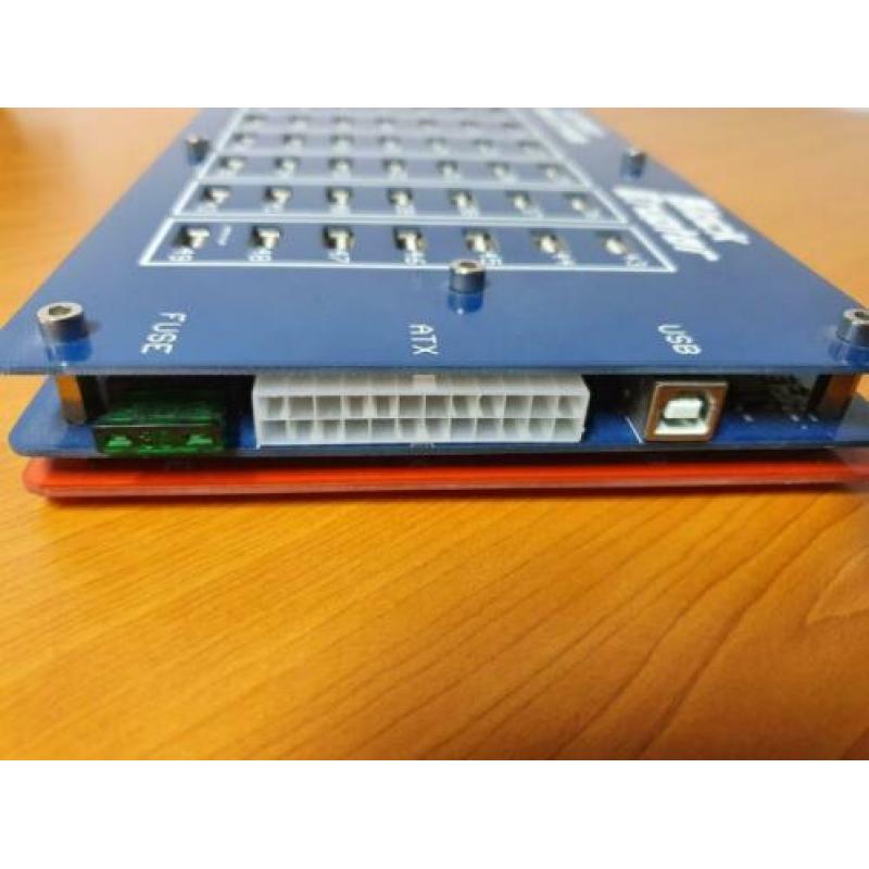 Uitverkoop!! Block erupter 49 port usb 2.0 hub voor €225,-!