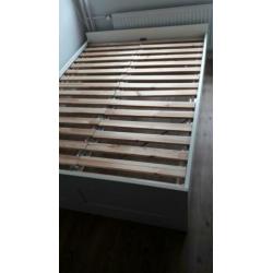 Mooi izgs tweepersoonsbed 140 bij 20pcm