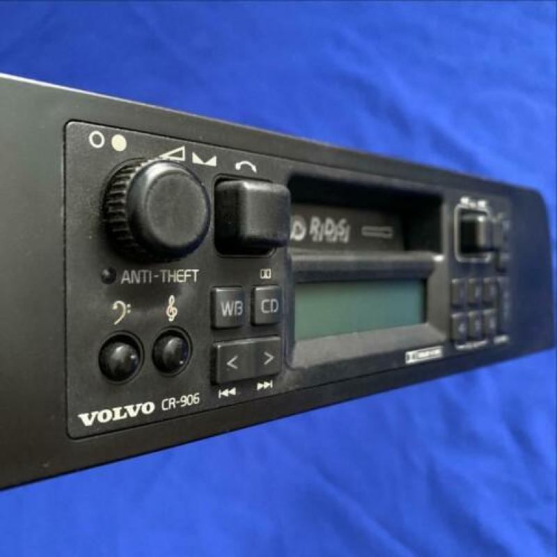 Radio voor Volvo 240 (bovenin)