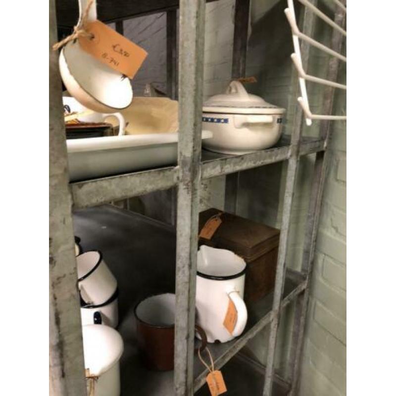 Vintage eierrek industriële kast keukenrek stoere vakkenkast