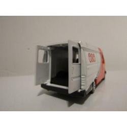 Zgan Twee Bussen TNT Mercedes 207 D en Ford Transit