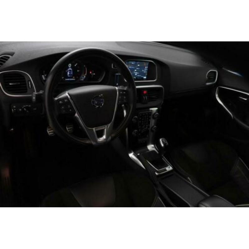 Volvo V40 2.0 D2 120 PK 6-Bak R-Design (BNS) (bj 2015)