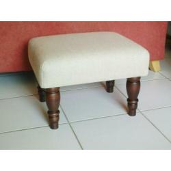 UNI geel linnen - op uw NIEUWE footstool !! 550 D.NOTEN !