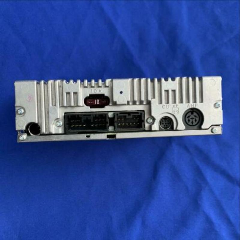 Radio voor Volvo 240 (bovenin)