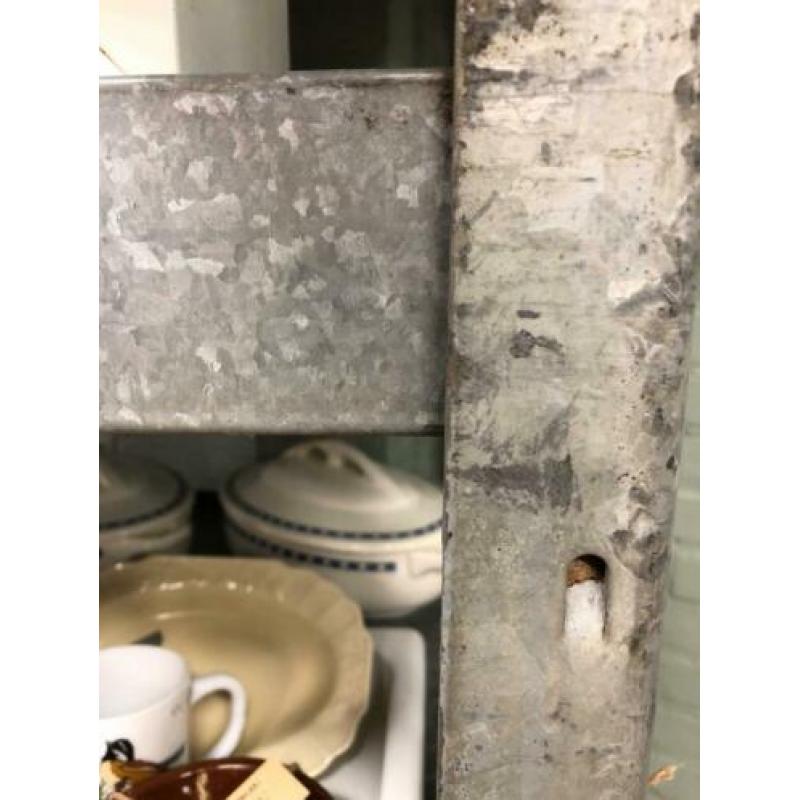 Vintage eierrek industriële kast keukenrek stoere vakkenkast