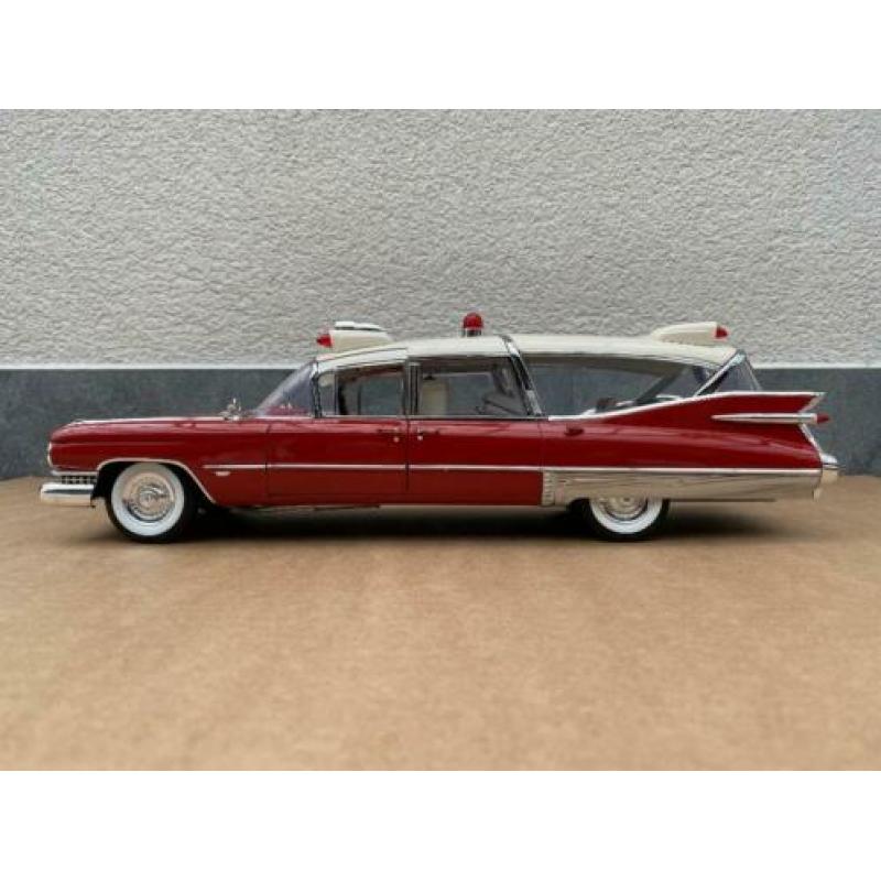 1:18 - Cadillac Ambulance - Precision Miniatures