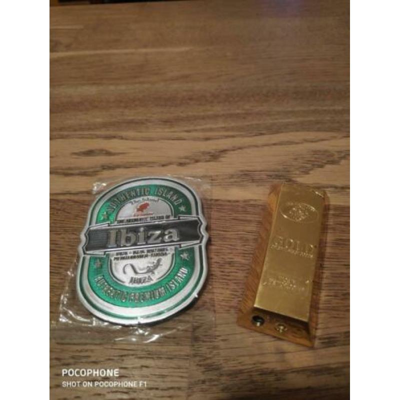 Aansteker en koelkast magneet