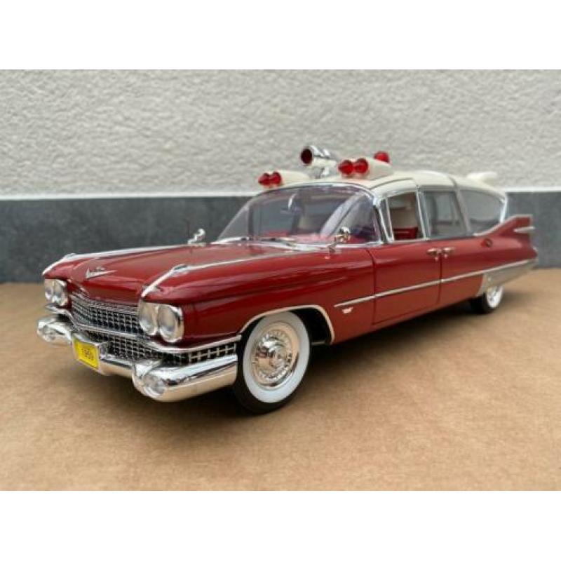 1:18 - Cadillac Ambulance - Precision Miniatures