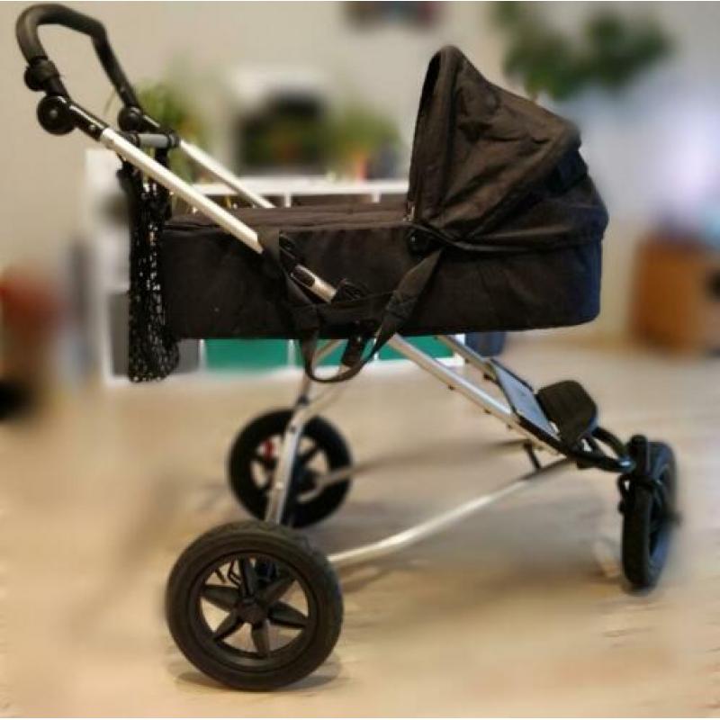 Mountain buggy Urban Jungle (rood) met wieg (zwart)
