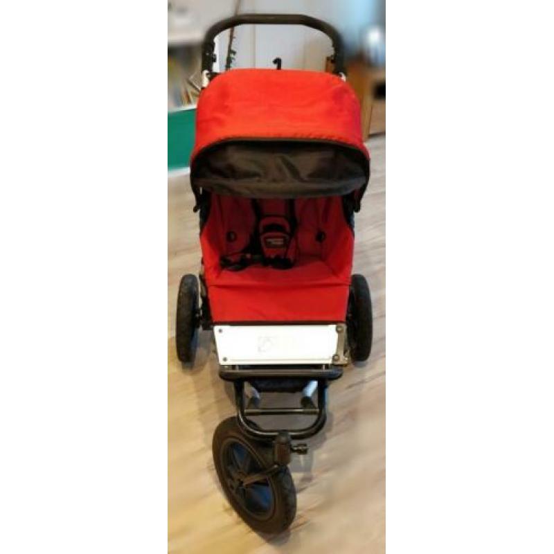 Mountain buggy Urban Jungle (rood) met wieg (zwart)