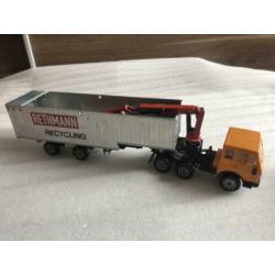 Siku Mercedes 2232 met open trailer