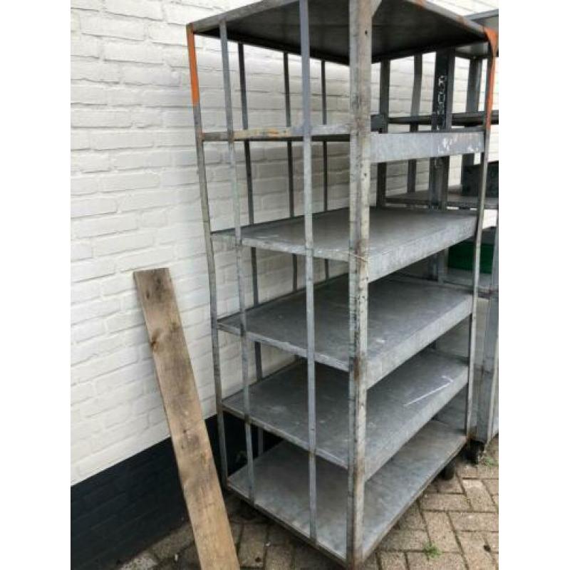 Vintage eierrek industriële kast keukenrek stoere vakkenkast