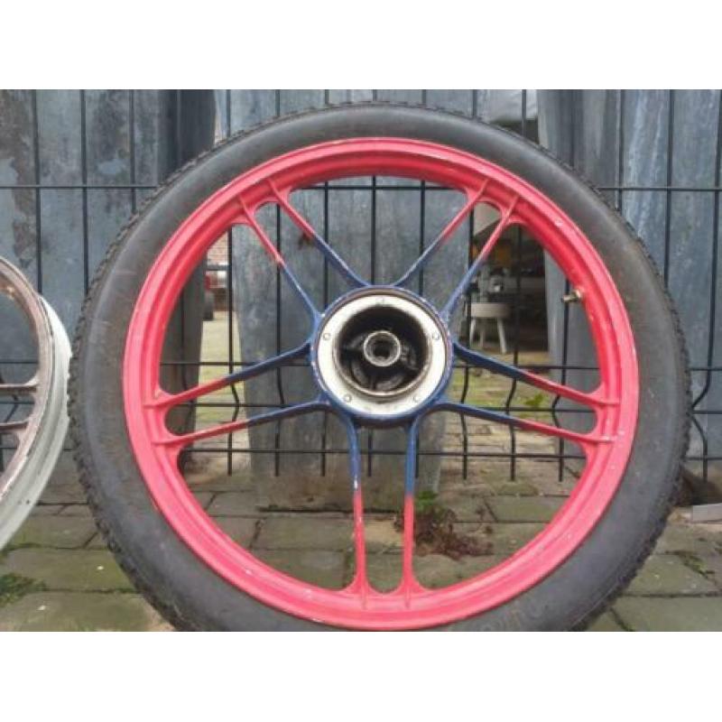 Puch Maxi onderdelen diverse, o.a. wielen, voorvork, enz.