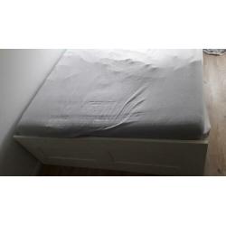 Mooi izgs tweepersoonsbed 140 bij 20pcm