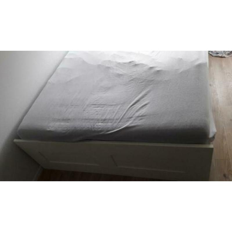 Mooi izgs tweepersoonsbed 140 bij 20pcm