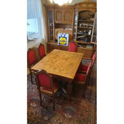 Zeer mooie Mechelse antieke eetkamertafel met 6 stoelen