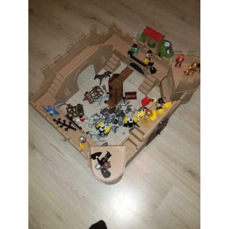 Playmobil kasteel met alles erop en eraan