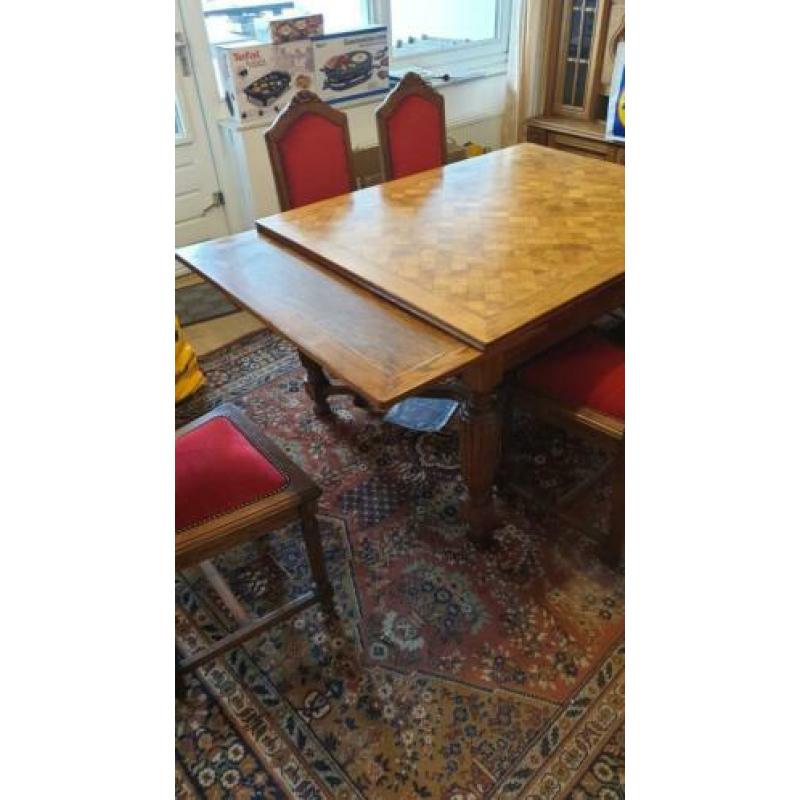 Zeer mooie Mechelse antieke eetkamertafel met 6 stoelen