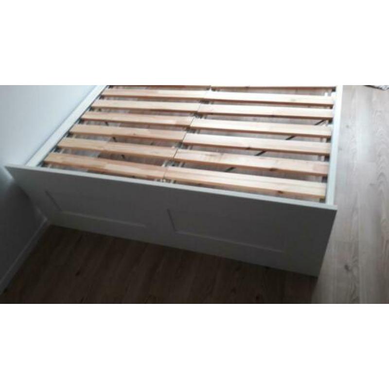 Mooi izgs tweepersoonsbed 140 bij 20pcm