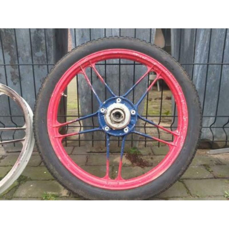 Puch Maxi onderdelen diverse, o.a. wielen, voorvork, enz.