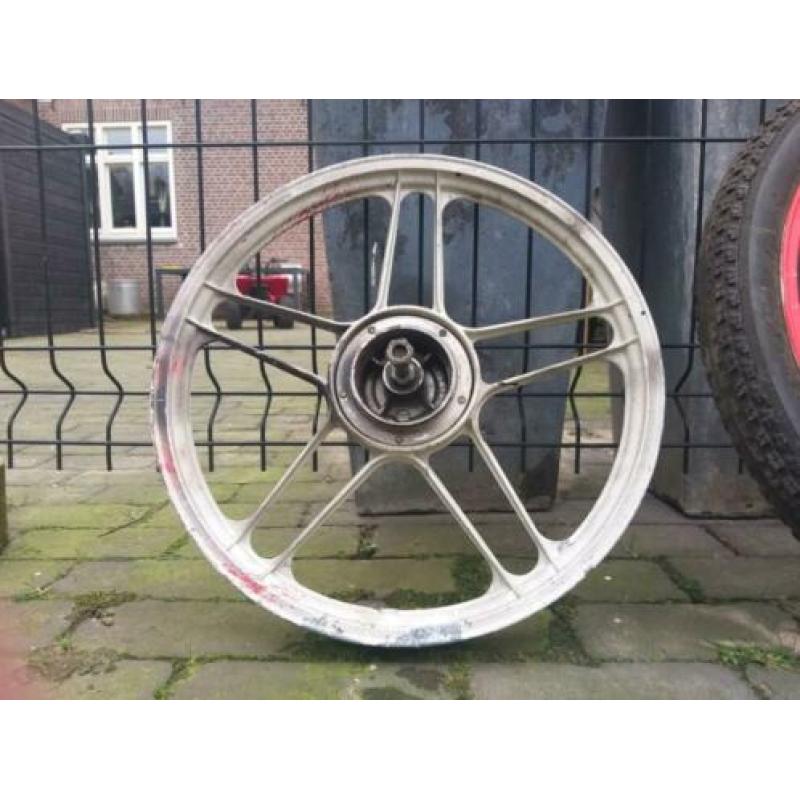 Puch Maxi onderdelen diverse, o.a. wielen, voorvork, enz.