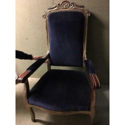 Koningsblauwe fauteuil