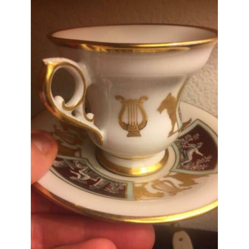 Prachtig gedecoreerde kop en schotel Capodimonte?