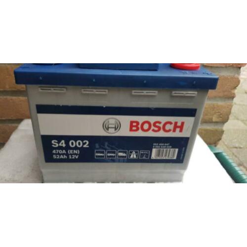 ACCU BOSCH S4 12V-52Ah-470A