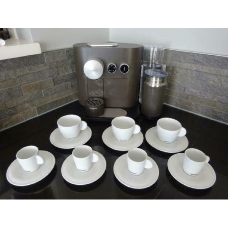 NESPRESSO 2 espresso kop en schotel + 7 lungo kop en schotel