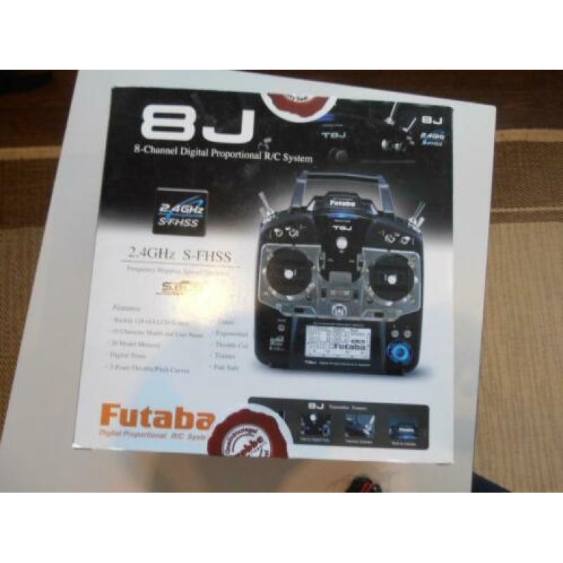 Futaba 8J zenderset met Phoenix 5.5 Flight simulator