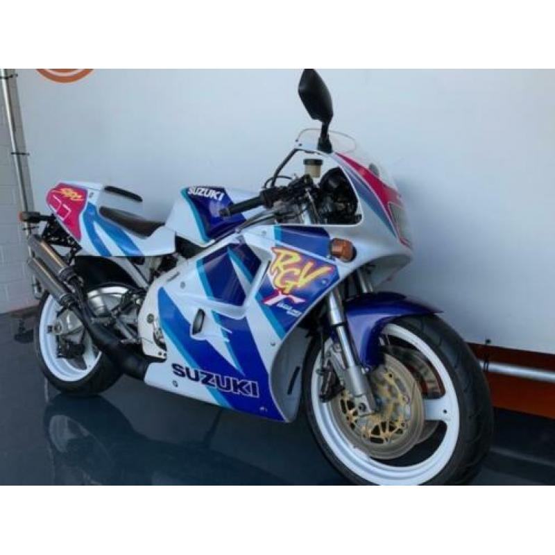 Suzuki rgv 250 wit blauw 2 takt 2 stroke gereserveerd