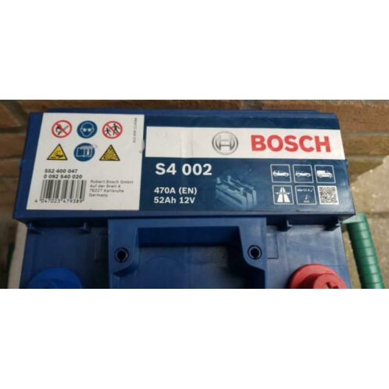 ACCU BOSCH S4 12V-52Ah-470A