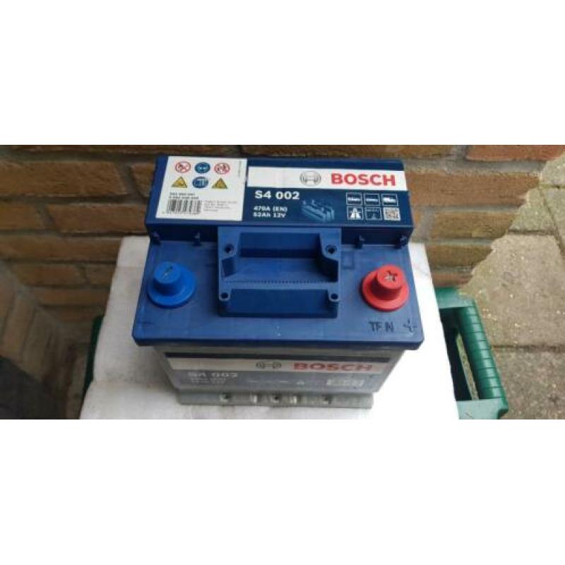 ACCU BOSCH S4 12V-52Ah-470A