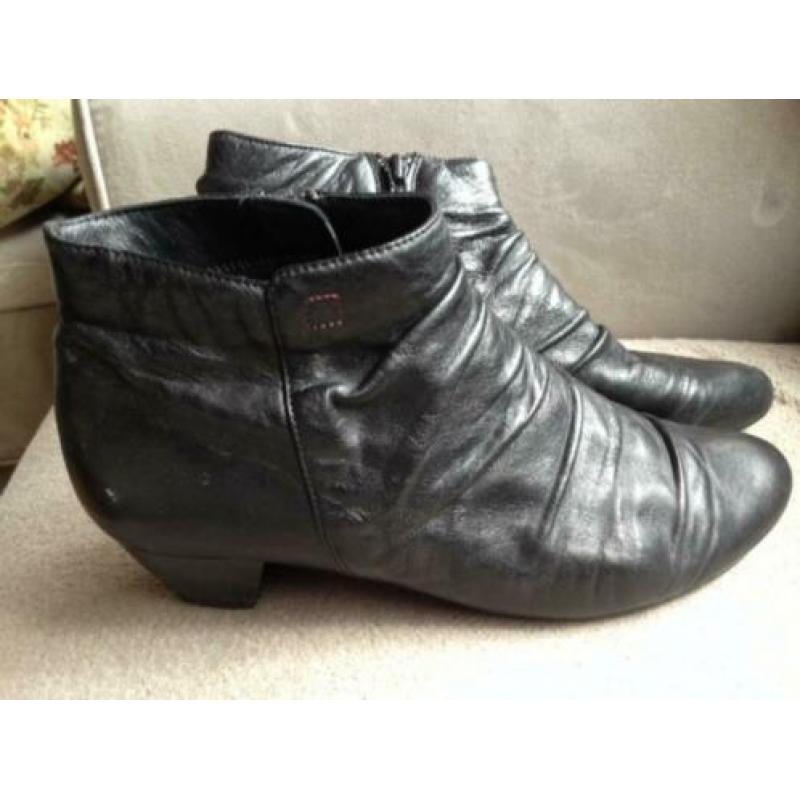 Zwarte lage laarzen - hoge schoenen / maat: 40