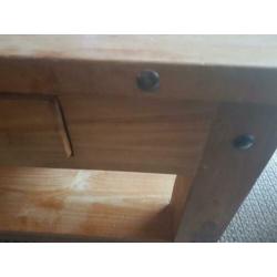 Hard houten stevig tafel ...