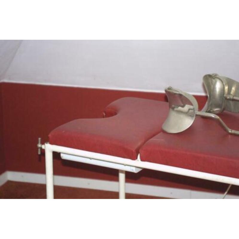 Ouderwetse huisartsen behandeltafel