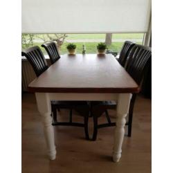 Mooie stevige houten brocante eettafel