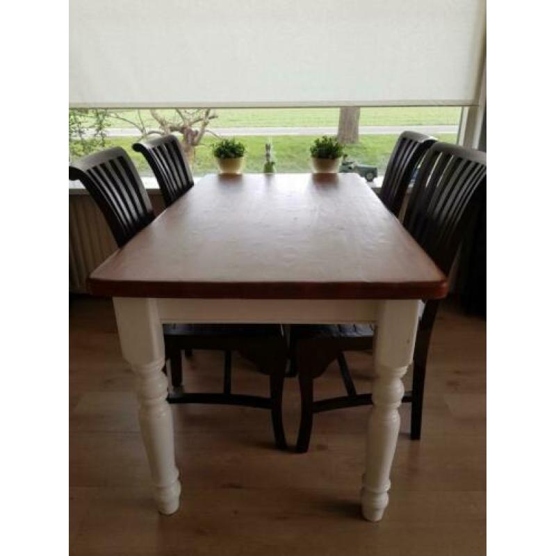 Mooie stevige houten brocante eettafel
