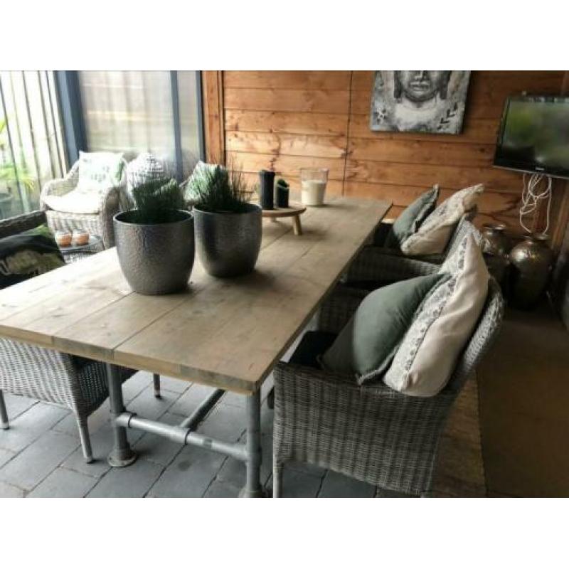 Mooie steigerhouten tuintafel met 5 stoelen