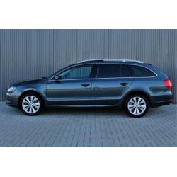 Skoda Superb Combi 2.0 TDI Elegance Business DSG LEER PANO X