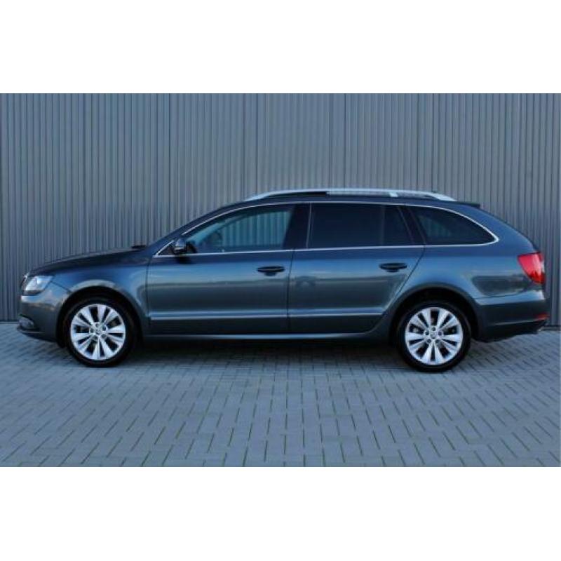Skoda Superb Combi 2.0 TDI Elegance Business DSG LEER PANO X